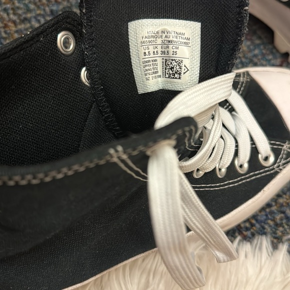 Women’s size 8.5 converse - Picture 2 of 4